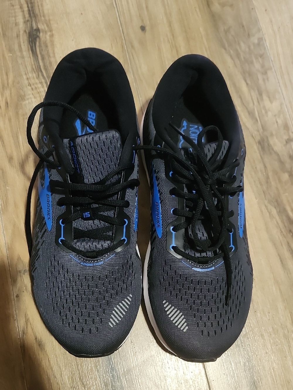 Brooks Men’s Black and Blue Athletic Running Sneakers